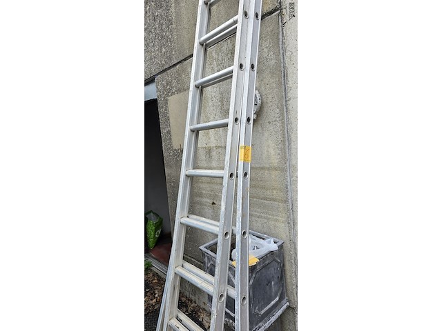 Lot 6 - uitschuifbare ladder 2 x 12 treden - afbeelding 4 van  5