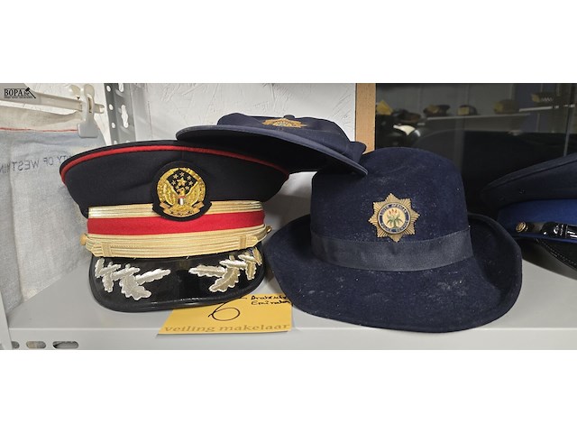 Lot 6 - verenigde arabische emiraten 3 stuks - afbeelding 1 van  4