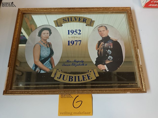 Lot 6 - vintage spiegel queen elisabeth - afbeelding 1 van  3