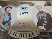 Lot 6 - vintage spiegel queen elisabeth - afbeelding 2 van  3