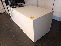 Lot 6 - witte rechthoekige bureau
