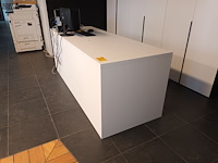 Lot 6 - witte rechthoekige bureau - afbeelding 3 van  3