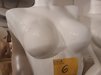 Lot 6 - witte torso vrouw - afbeelding 2 van  3