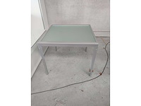 Lot: 6 eetkamerstoelen; uitschuifbare eetkamertafel; dressoir; wandkast; vestiarekast; ladenkast; tv meubel (12x) - afbeelding 2 van  3