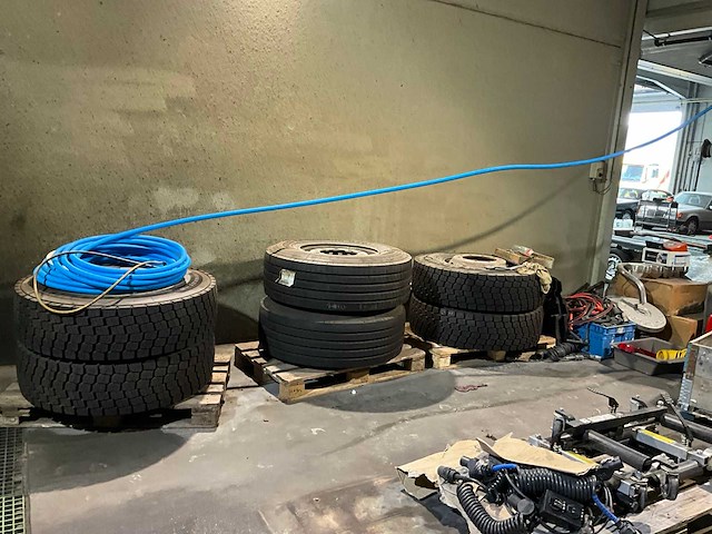 Lot 6 nieuwe vrachtwagenbanden (6x) - afbeelding 2 van  9