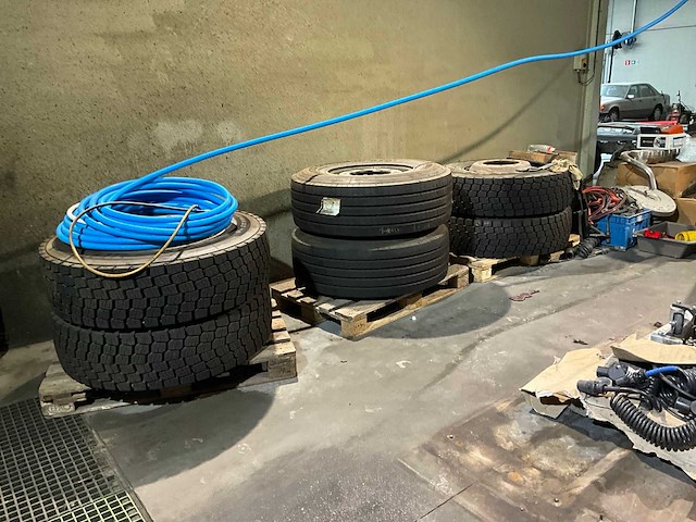 Lot 6 nieuwe vrachtwagenbanden (6x) - afbeelding 1 van  5