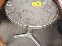 Lot 60 - aluminium ronde terrastafel - afbeelding 1 van  3