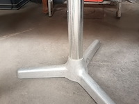 Lot 60 - aluminium ronde terrastafel - afbeelding 3 van  3