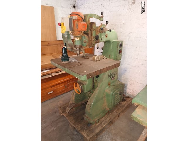 Lot 60 - bovenfreesmachine - afbeelding 1 van  3