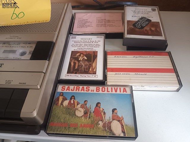 Lot 60 - cassettespeler en cassettes - afbeelding 3 van  3