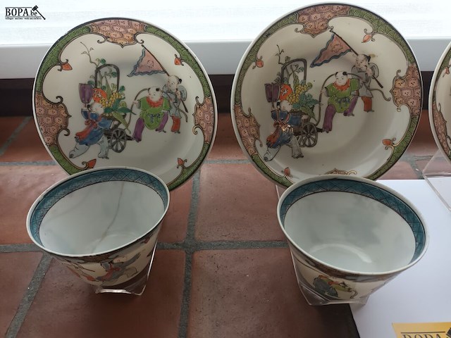 Lot 60 - chinees porselein. 8 stuks - afbeelding 2 van  5