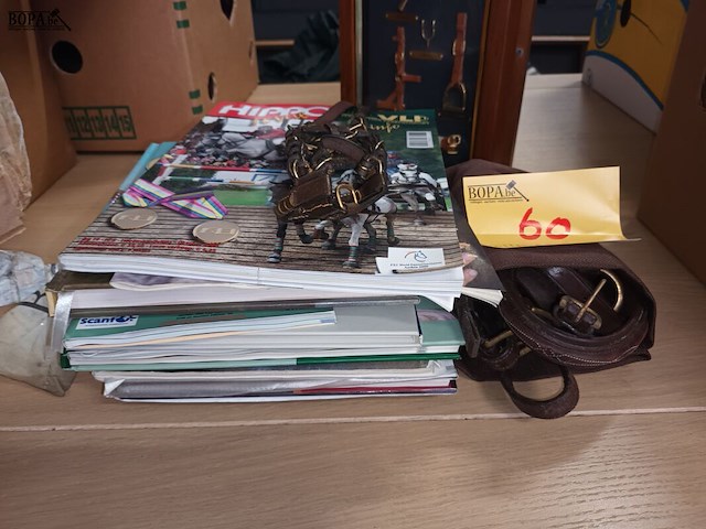 Lot 60 - collector items paardensport. 10 stuks - afbeelding 4 van  6