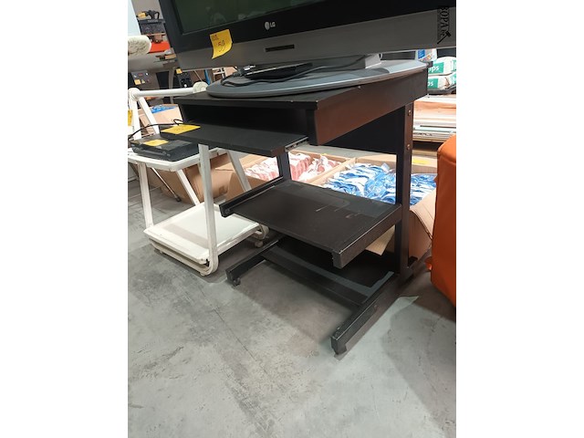 Lot 60 - computertafel - afbeelding 1 van  3