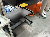 Lot 60 - computertafel - afbeelding 3 van  3