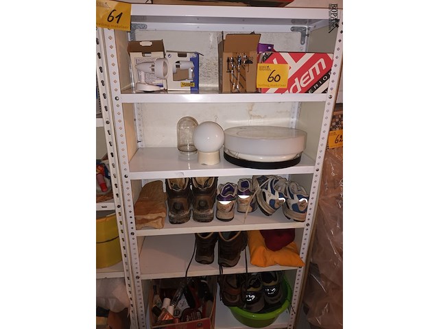 Lot 60 - diversen. inhoud rek - afbeelding 1 van  5