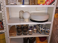 Lot 60 - diversen. inhoud rek - afbeelding 1 van  5