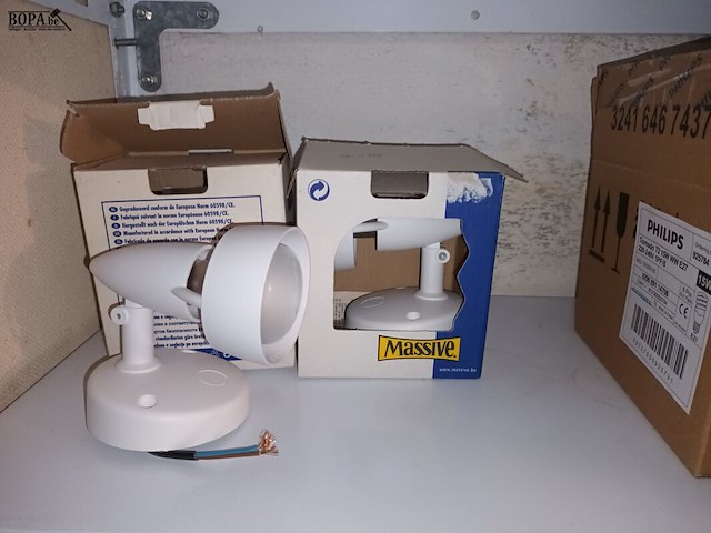 Lot 60 - diversen. inhoud rek - afbeelding 2 van  5