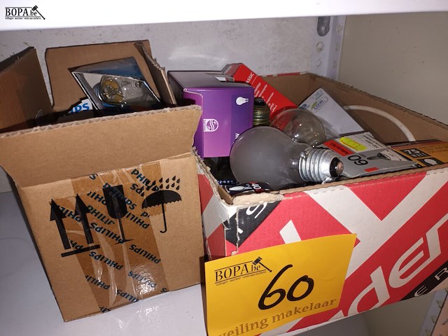 Lot 60 - diversen. inhoud rek - afbeelding 3 van  5