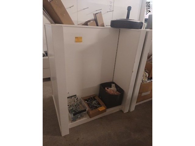 Lot 60 - dubbelzijdig winkel meubel - afbeelding 1 van  3