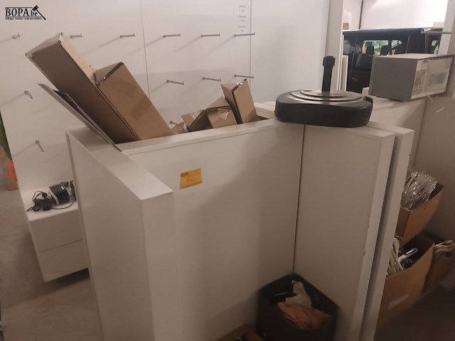 Lot 60 - dubbelzijdig winkel meubel - afbeelding 3 van  3