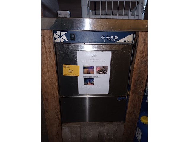 Lot 60 - glazenwasser lasa - afbeelding 1 van  3