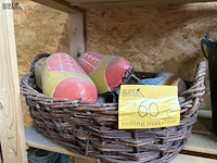 Lot 60 - houten klompen handgeschilderd - afbeelding 1 van  2