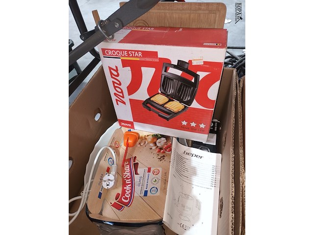 Lot 60 - huisraad. 3 dozen - afbeelding 4 van  9