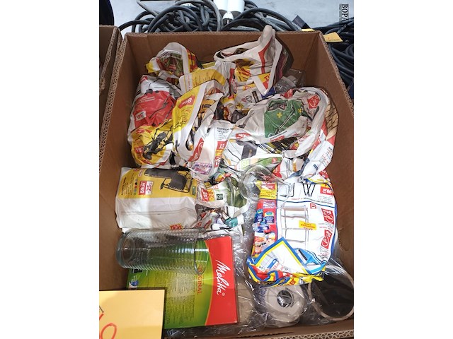 Lot 60 - huisraad. 3 dozen - afbeelding 5 van  9