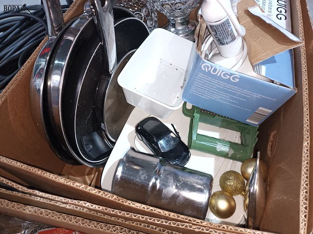 Lot 60 - huisraad. 3 dozen - afbeelding 7 van  9