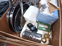 Lot 60 - huisraad. 3 dozen - afbeelding 7 van  9