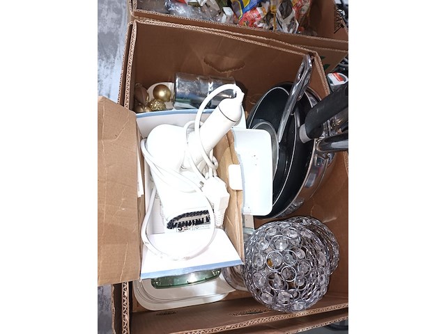 Lot 60 - huisraad. 3 dozen - afbeelding 8 van  9