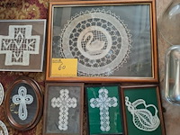 Lot 60 - ingelijst kantwerk diverse - afbeelding 3 van  4