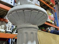 Lot 60 - klassieke witte zuil in steengoed - afbeelding 5 van  8
