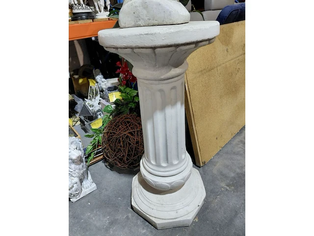 Lot 60 - klassieke witte zuil in steengoed - afbeelding 8 van  8