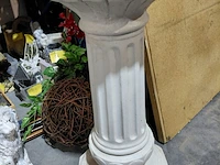 Lot 60 - klassieke witte zuil in steengoed - afbeelding 8 van  8