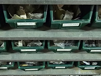 Lot 60 - metalen kast met inhoud - afbeelding 5 van  6