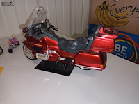 Lot 60 - moto’s op schaal en glas. 10 stuks - afbeelding 2 van  10