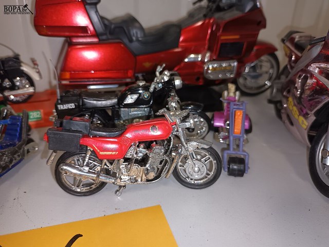 Lot 60 - moto’s op schaal en glas. 10 stuks - afbeelding 3 van  10