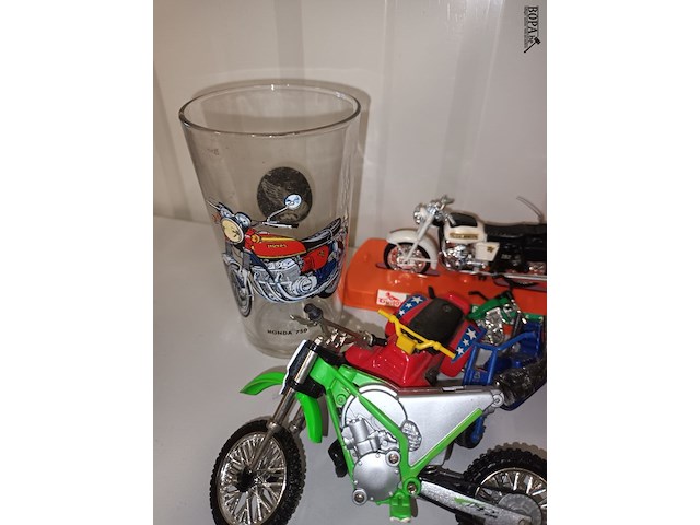 Lot 60 - moto’s op schaal en glas. 10 stuks - afbeelding 6 van  10