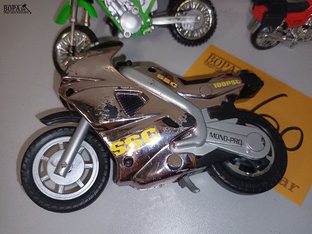 Lot 60 - moto’s op schaal en glas. 10 stuks - afbeelding 8 van  10