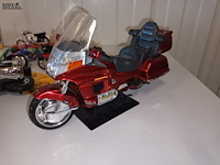 Lot 60 - moto’s op schaal en glas. 10 stuks - afbeelding 10 van  10