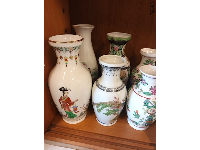 Lot 60 - oosterse vaasjes. 17 stuks - afbeelding 2 van  4