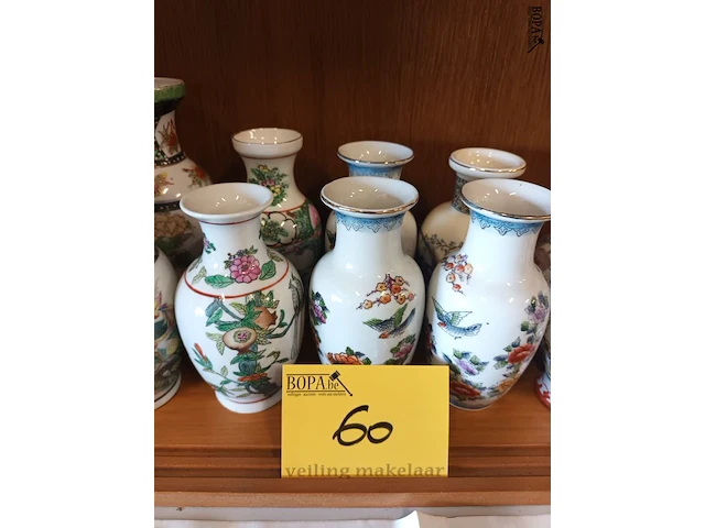Lot 60 - oosterse vaasjes. 17 stuks - afbeelding 3 van  4