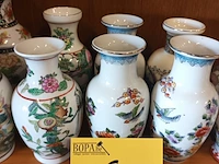 Lot 60 - oosterse vaasjes. 17 stuks - afbeelding 3 van  4