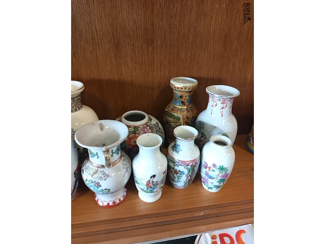 Lot 60 - oosterse vaasjes. 17 stuks - afbeelding 4 van  4
