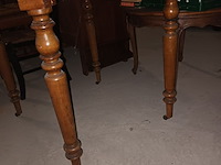 Lot 60 - ovalen houten tafel op wielen - afbeelding 2 van  4