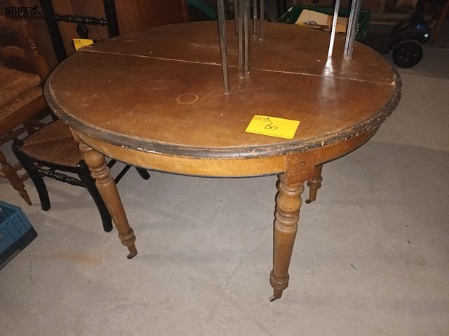 Lot 60 - ovalen houten tafel op wielen - afbeelding 4 van  4