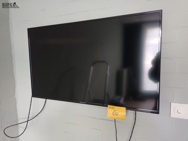 Lot 60 - panasonic tv 98 cm - afbeelding 1 van  4