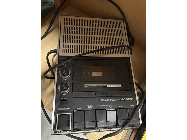 Lot 60 - philips cassettespeler met cassettes - afbeelding 3 van  4