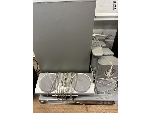 Lot 60 - philips dvd speler en luidsprekers - afbeelding 1 van  4